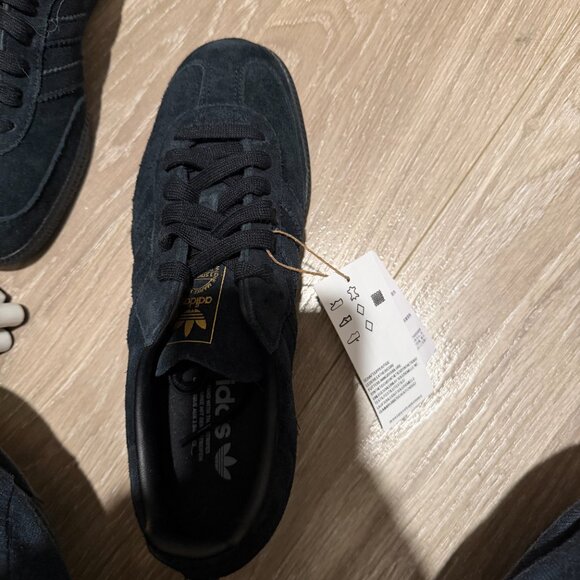 Black W7.5 Sambas - Picture 2 of 2